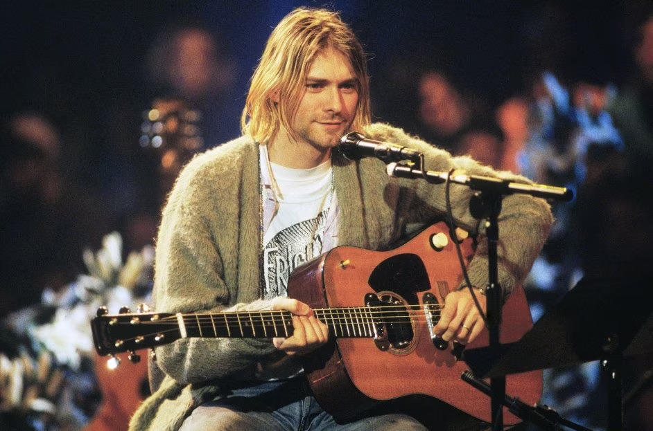 kurt cobain playing guitar