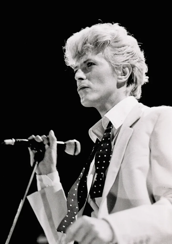 david bowie's singing rock music