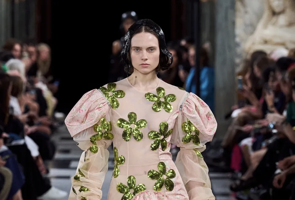 Simone Rocha’s Revolutionary Elegance: A Fashion Triumph at the Old Bailey