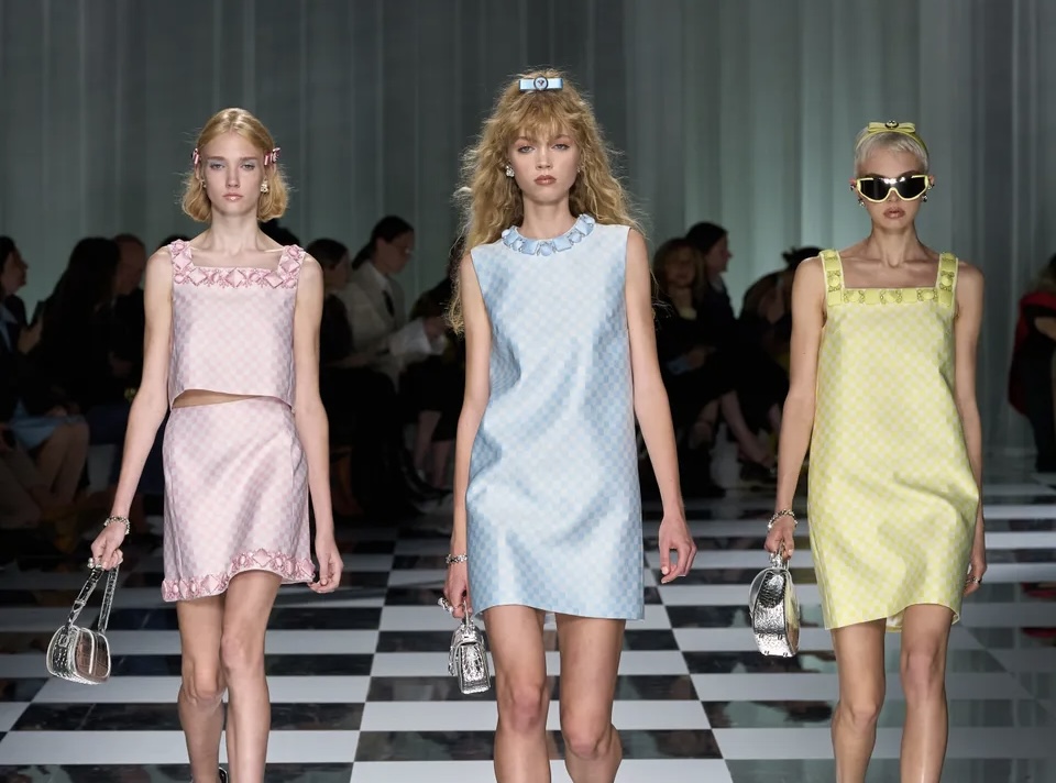 Step into the Time Machine: Versace 90s Revival in Spring 2024