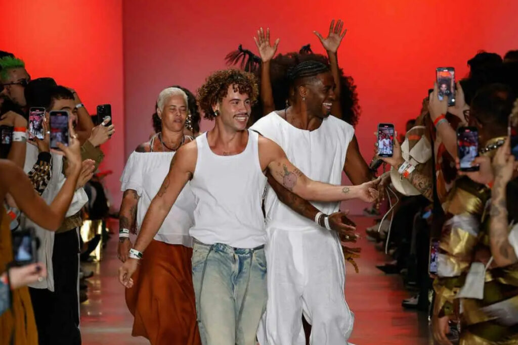 Afro-Brazilian Heritage and Female Empowerment Shine at SPFW 58 with Ateliê Mão de Mãe